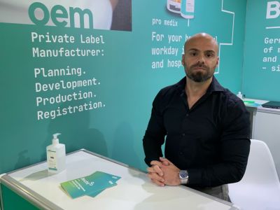 Vertreter der Alfred Becht GmbH am Messestand mit dem Schwerpunkt „OEM – Private Label Manufacturer“.
