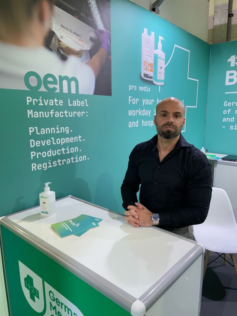 Vertreter der Alfred Becht GmbH am Messestand mit dem Schwerpunkt „OEM – Private Label Manufacturer“.