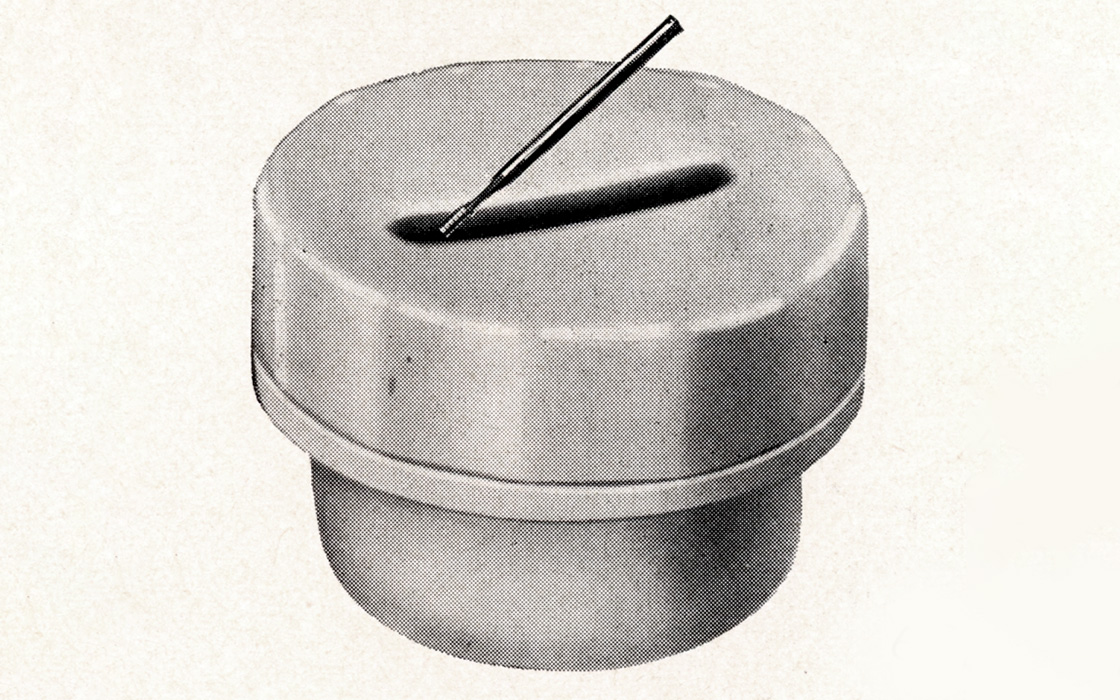 BECHT milling container made of opal glass with slot lid and sieve insert for hygienic storage and sterilization of rotary dental instruments.